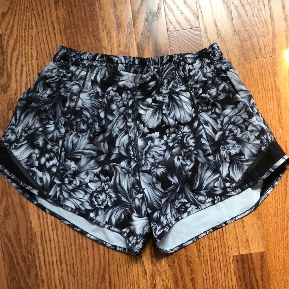 Lululemon hotty hot 4”shorts